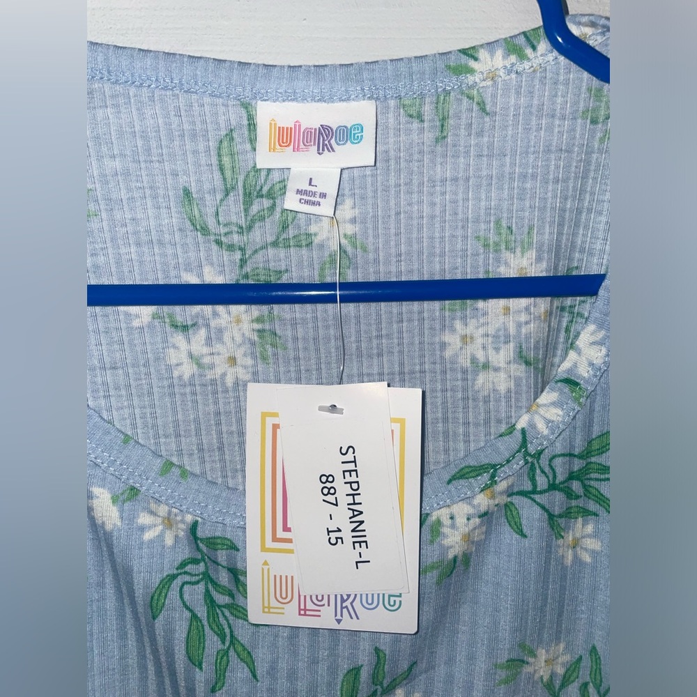 LulaRoe “Stephanie” Top - Picture 2 of 6